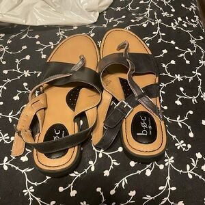 They don’t fit me. Haven’t been worn. Lost the box unfortunately.